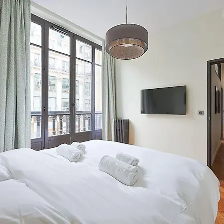 New 4 Star In Central * Paris